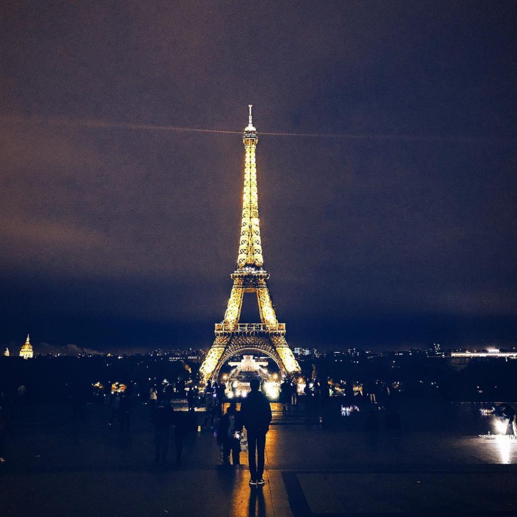 Paris by night #eiffeltower #lategram #paris. . . . #travel #iamtb #worldadventures #traveladdict #france&hellip;