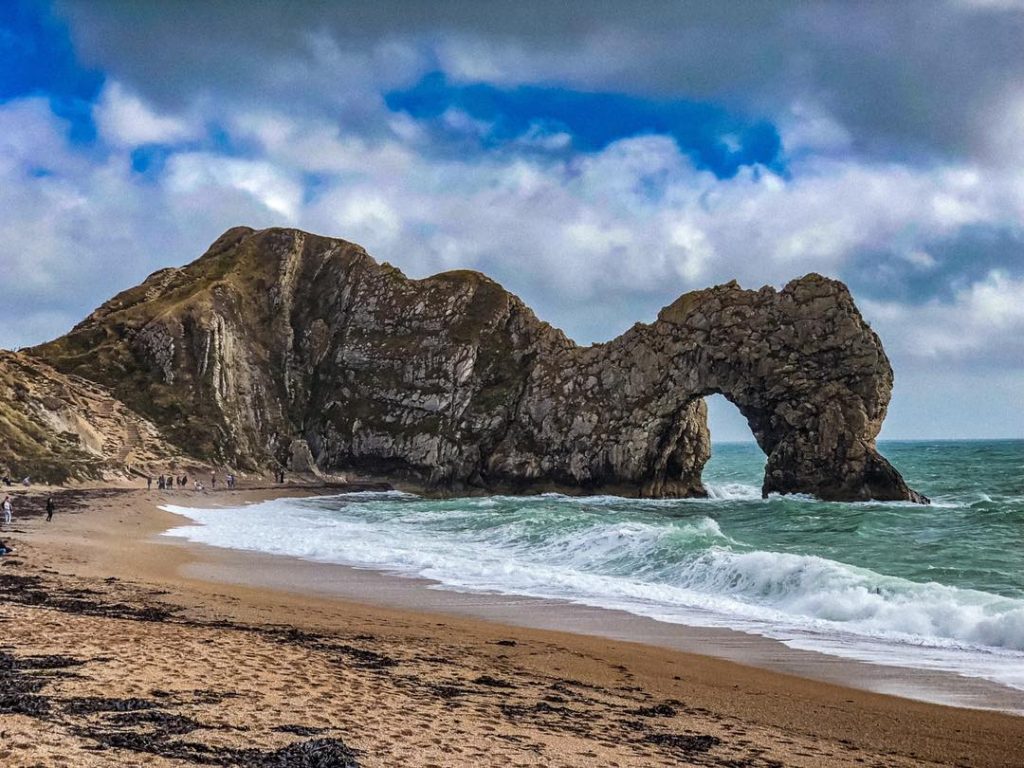 The magical beach at Dorset! -MHR (@mhrinlondon) #durdledoor #dametraveler #visitengland #globaltravelers #beautifulmatters #travelphotography #traveladdict&hellip;