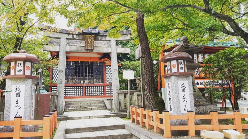 #YasakaShrine, known before as Gion Shrine, is officially designated as one of the Kanpei-taisha,&hellip;