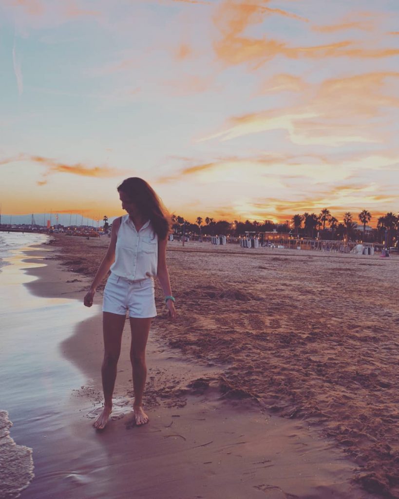 live while we’re young #travelgram #travel #travellingthroughtheworld #traveller #bestvacations #beautifull #beaches #sunset #instatravel #sky&hellip;