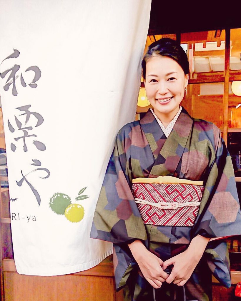 summer has ended! It’s time to enjoy KIMONO 涼しくなったから、そろそろ着物の出番️秋になると着たくなるのが亡き母の着物箪笥から拝借した大島紬 . . #着物 #kimono #和装&hellip;