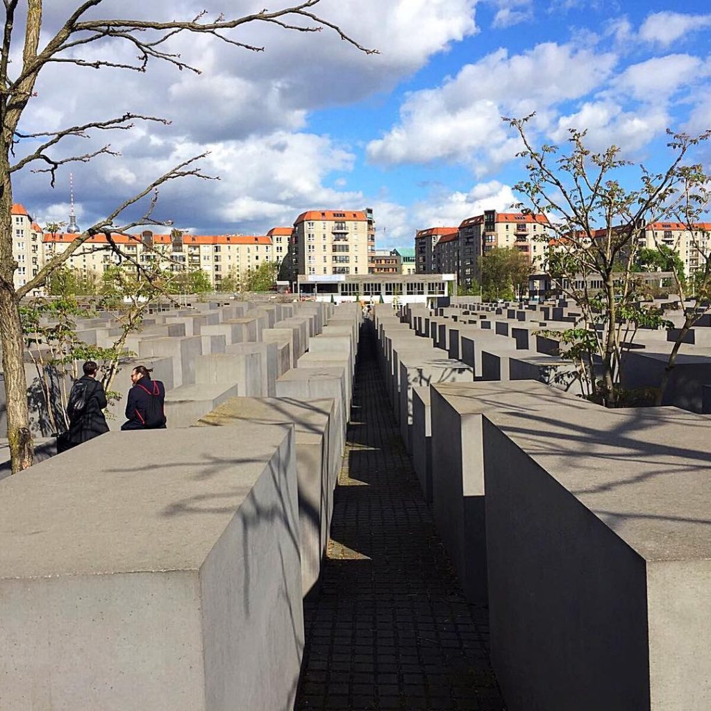 ???????? O Memorial aos Judeus Assassinados da Europa, também conhecido como Memorial do Holocausto&hellip;
