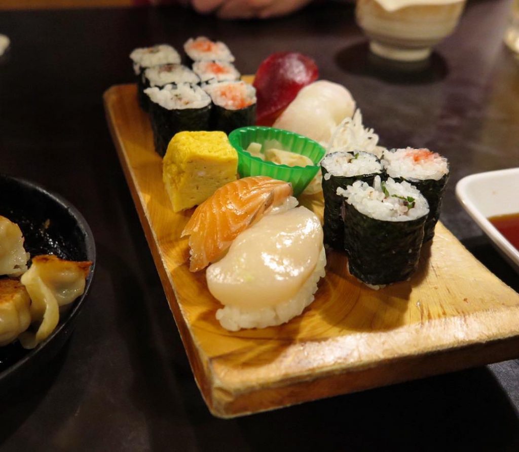 Primera toma de contacto con la comida en Japón. Muy rica, cada día se…