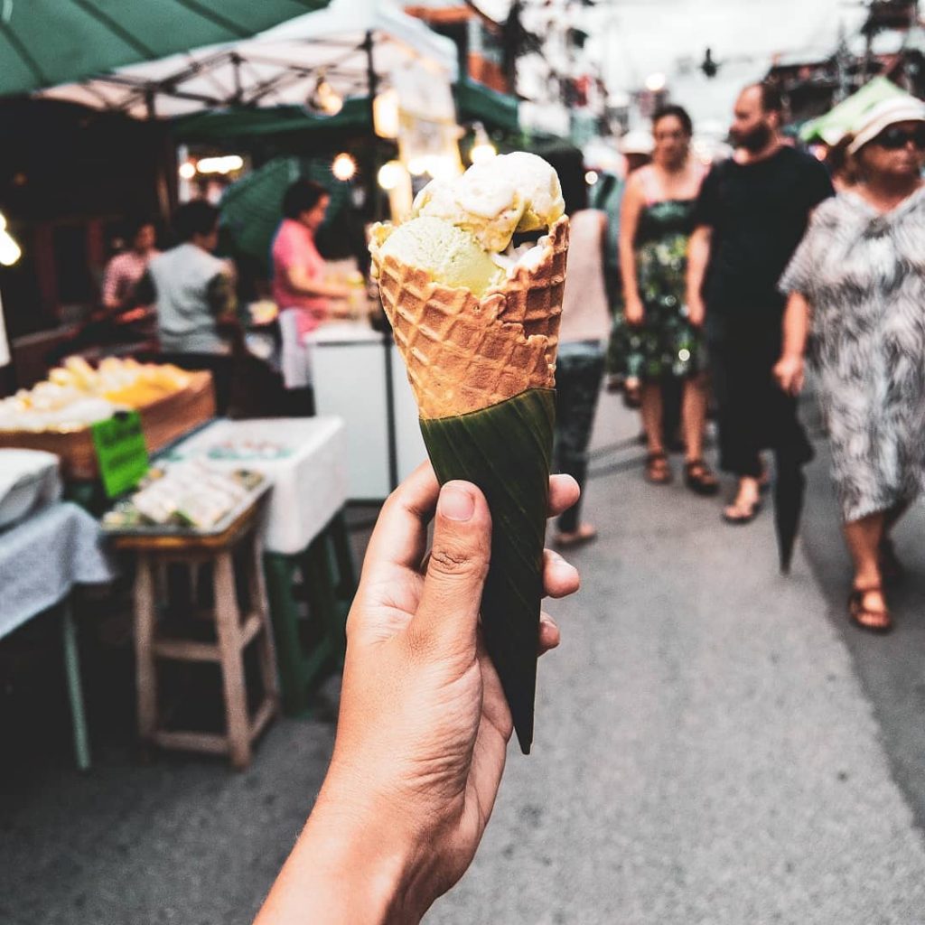 Chiang Mai es un paraíso pero en su Sunday Market explotas de felicidad con&hellip;