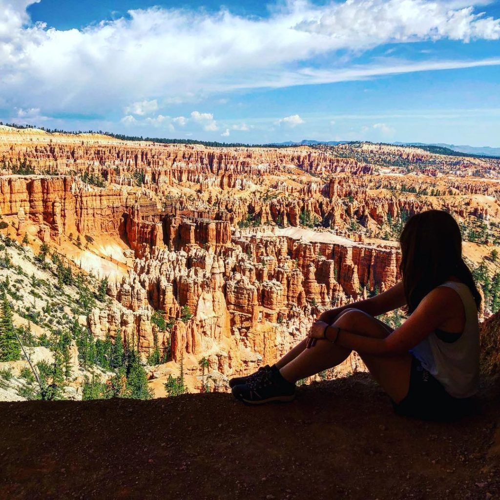 Just one word: Awesome. #brycecanyon #brycecanyonnationalpark #usaparks #nationalpark #utah #utahunique #usa #usaontheroad #americandays #girlstour&hellip;