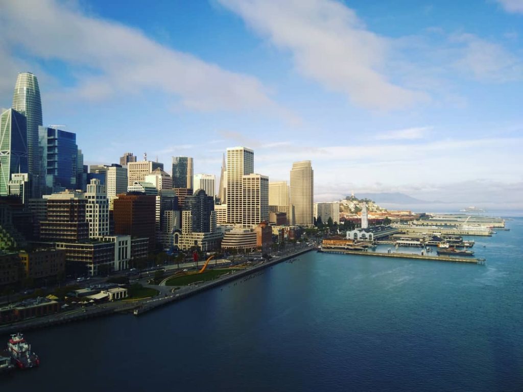 Arriving into San Francisco this morning ???????? . #thismorning #sundayfunday #greyhound #overnight #arrived #oaklandbaybridge&hellip;