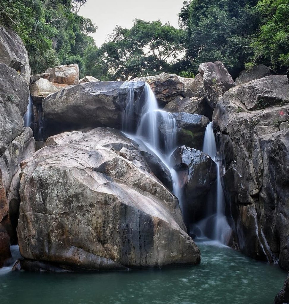 Why listen to TLC anyway? #dogochasingwaterfalls #Vietnam #nhatrang #베트남 #풍경 #폭포