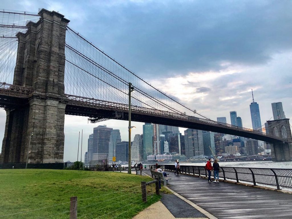 Brooklyn Al rato de haber llegado empezaron a caer unas que después soltó una…