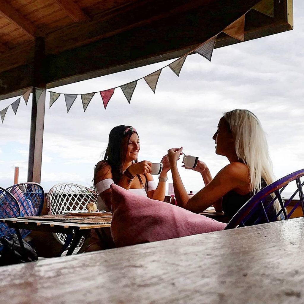 Life was meant for good friends and sweet cakes ???? #Tenerifelicious #Tenerifefelicidad #islandlife #tenerifetag&hellip;