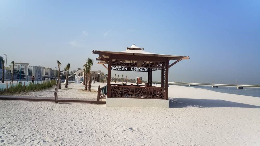 Mein Bungalow in Dubai. Toiletten, Duschen und Trinkwasser ca. 50 Meter