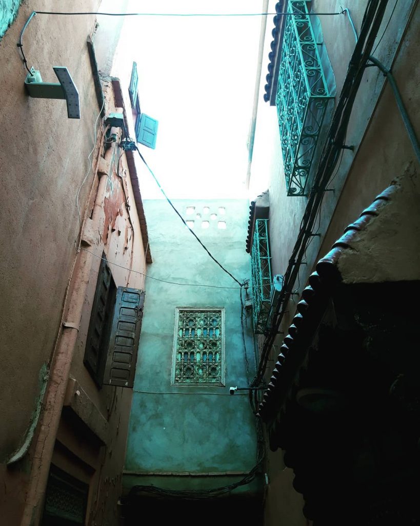 Getting lost in the super narrow streets of #marrakech #morroco ____________________ #holidaypic #holidayphotos #holiday&hellip;
