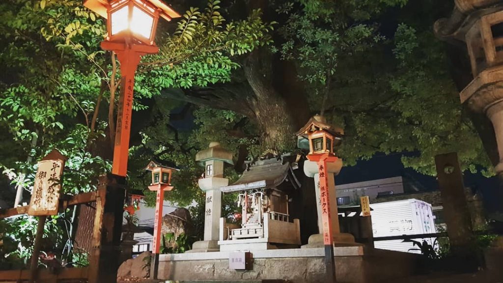 According to a legend, the #NyakuichiShrine in the #Shimogyo ward of #Kyoto was established&hellip;