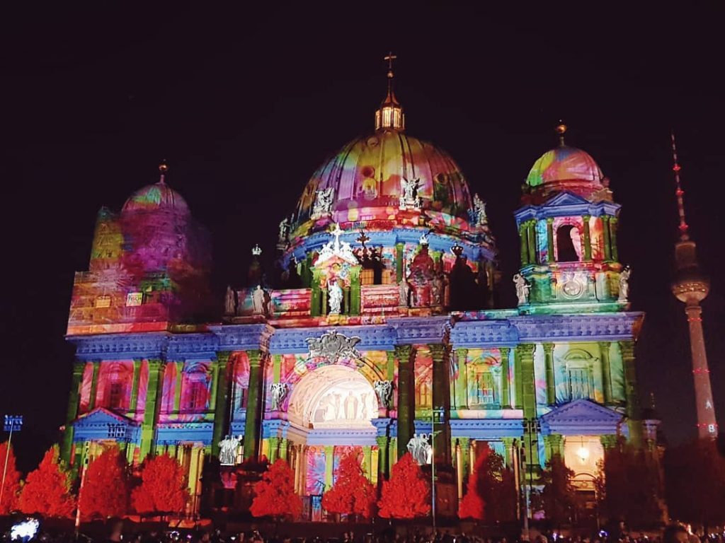 Festival of Lights Berlin 2018 #lights #festivaloflights #instaphoto #igphotoworld #festivaloflightsberlin #dom #theweekoninstagram #all_colorshots #gltLOVE…