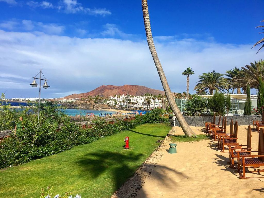 • JBo’s View___________________________________________________ • #bnesimppl #love #sunshine #beauty #priceless #iger #lanzarote #lamontañaroja #canarias #postcardsfromtheworld&hellip;