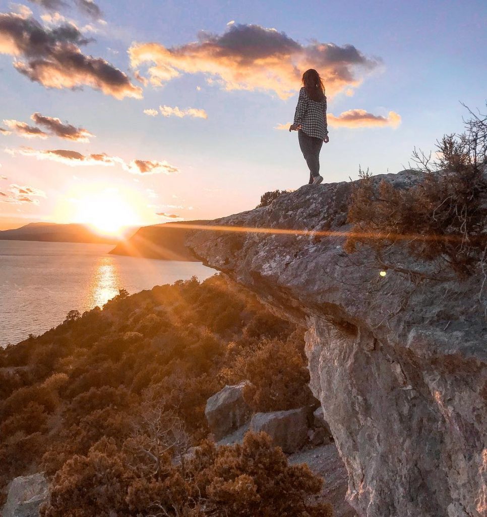 Магический ритуал для прихода гостей. ⠀ ⠀ 1. Нанесите на волосы маску, желательно с&hellip;