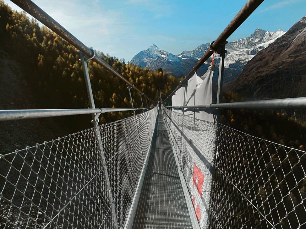 The longest suspension bridge in the world El puente colgante más largo del mundo…