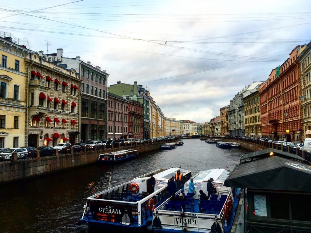 Fall in St Petersburg – October 2017 #natgeoru #russian #russia #topsaintpetersburgphoto #everydayrussia #river #canal&hellip;