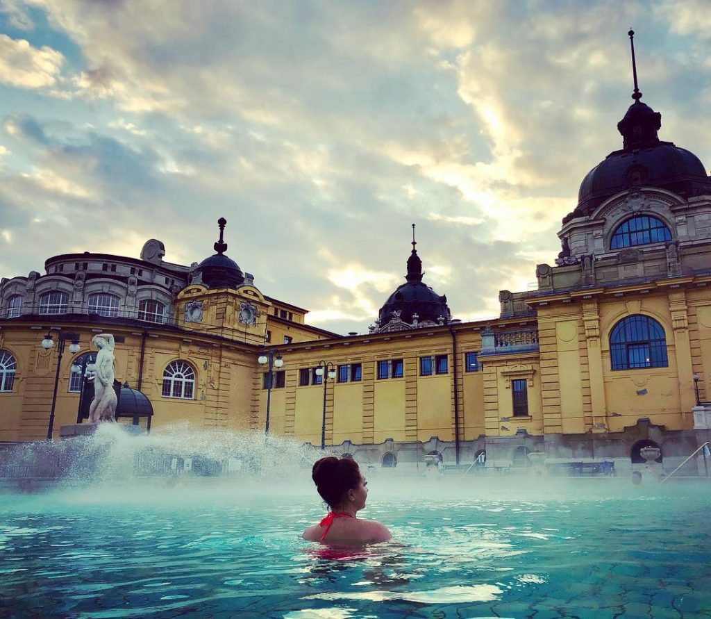 Thermal Bad Budapest ???????? #szechenyibaths #budapest #buda #pest #hungary #thermalbath #morningslikethese #morningstar #sobeautiful #amazing&hellip;