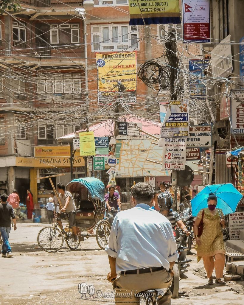 (????????) Kathmandu, Nepal ???????? Appena atterrati nella caotica ma affascinante Kathmandu, notiamo subito un&hellip;