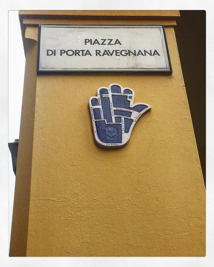 High Five, #Bologna ! • • #traveltips #aboutlastweek #alwaysbetraveling #Visititalia #travel #instatravel #wanderlust #blogger&hellip;