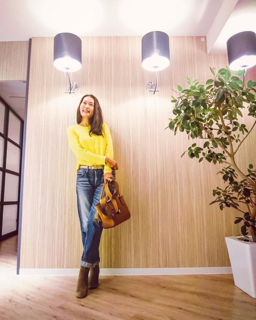 Because the sun shining color is similar to yellow! 太陽に色があるならば . 曇り空の時には色で心にエネチャージ . .&hellip;