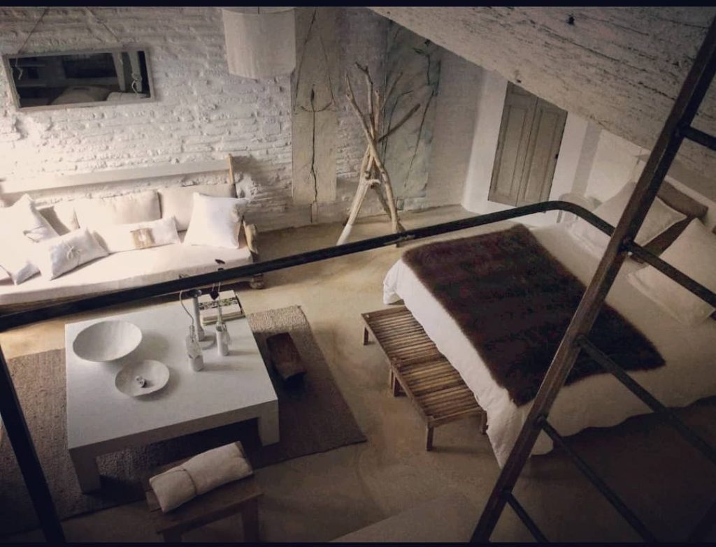 After 11 hours finally here #lamaisonsurlaplace #pennedagenais #inlove . . . . . .&hellip;