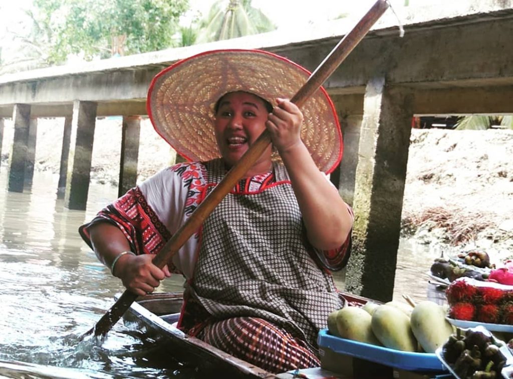 Mercado flotante con la vendedora ms alegre del mundo ???????? #tailandia #mochilerodescubre #backpacker #&hellip;