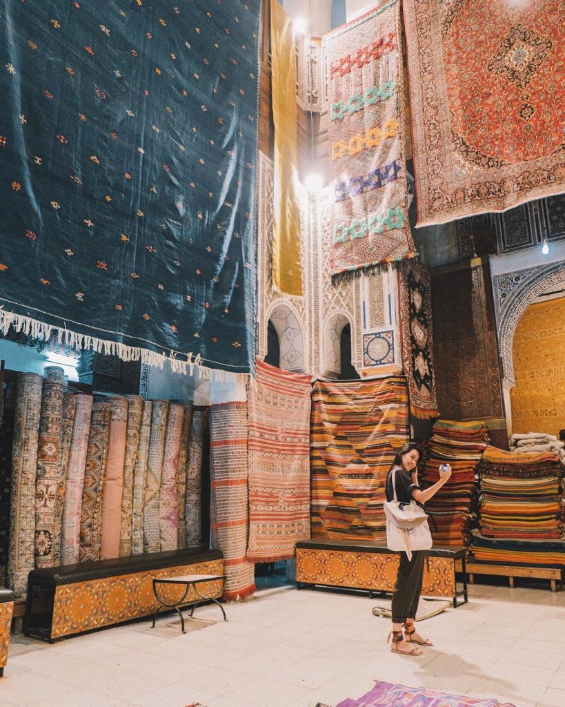 25•07•18 Fez , Morocco เลือกพรมไม่ใช่เรื่องง่าย เลือกยังไงก็ได้ ให้พอดีเงินซื้อ