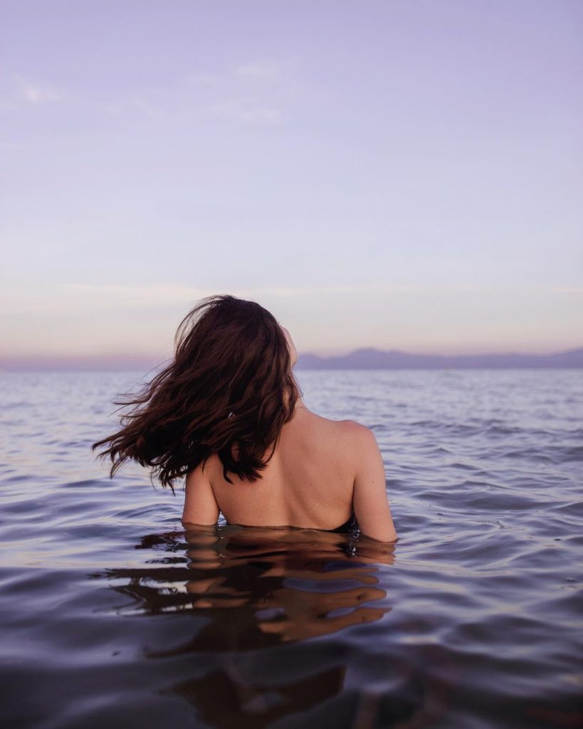 Chilling in the sea #seachilling #travelholic #travelstagram #water #sunsetsky #travelphotography