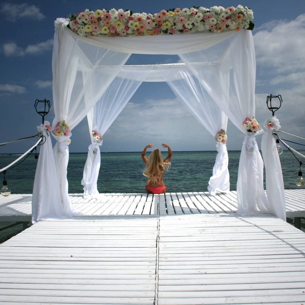 Mauritius. #luxury #lifestyle ️ #beautifultraveller #luxurytrip #travelwithstyle #luxuryworldtraveller #travelgirl #blondhair #hairbeautiful #hotgirl #blondhairgirl #blondie&hellip;