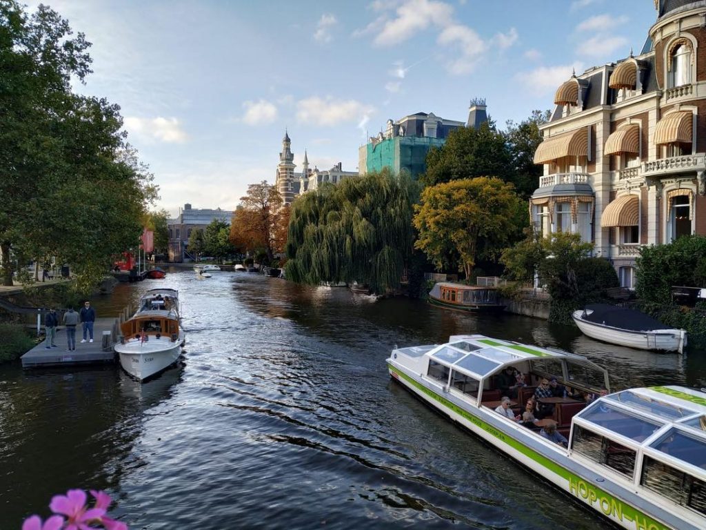Amsterdam encanta a cada esquina