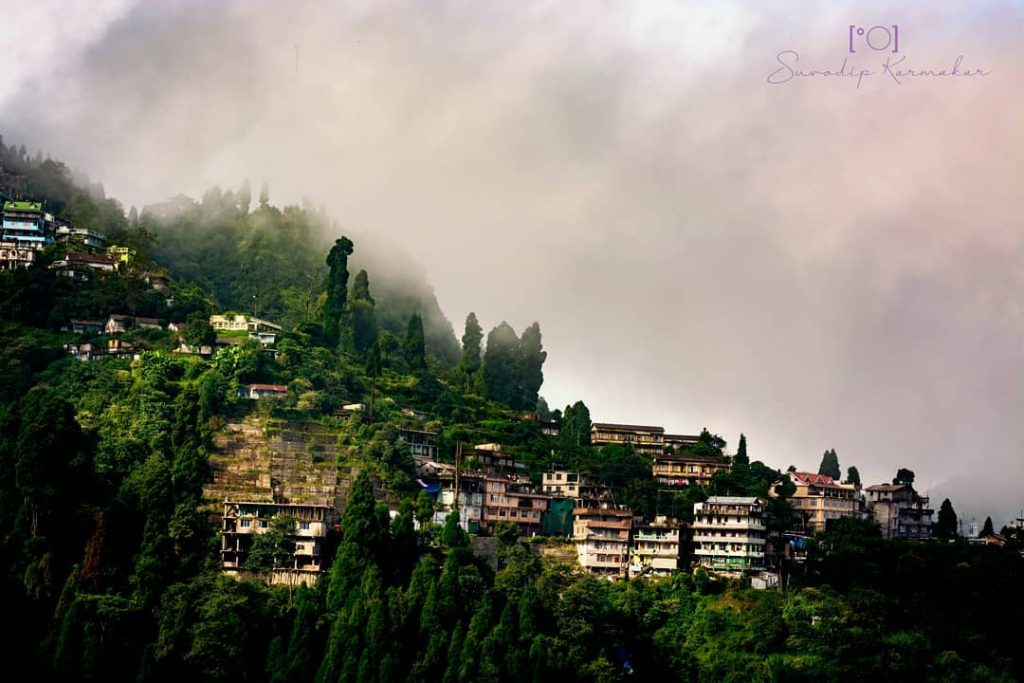 | | Morning At Darjeeling | | Nikon D5200, 50mm – #nikonasia #capturetomorrow #alltheoceanblues&hellip;
