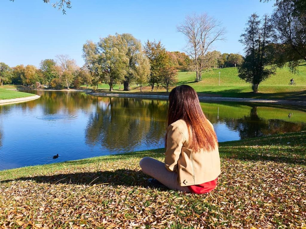 Autumn feel in Olympic Park . . . . . #munich #munichgermany #marienplatz #fujifilmph&hellip;