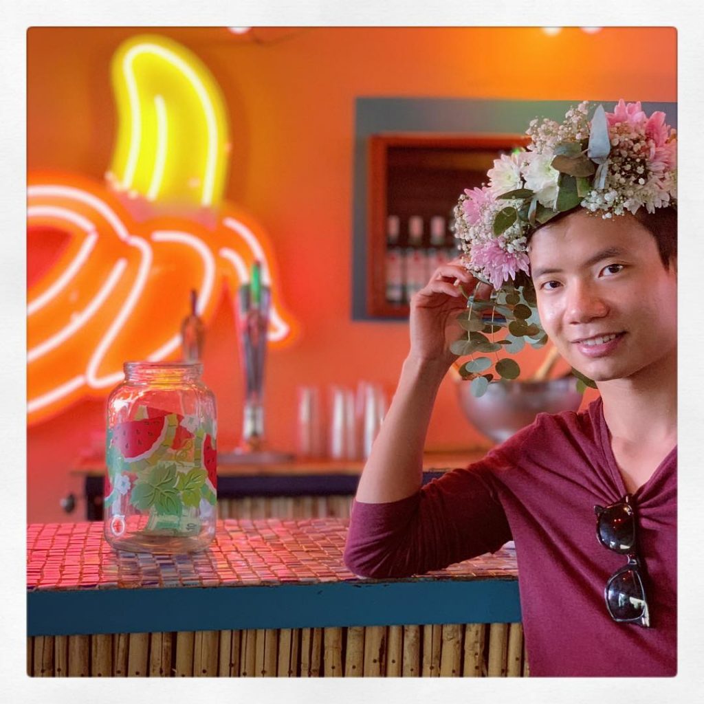 Banana steals the camera . . . . #gardenday #gardendaysa #garland #handmade #flowers #floral&hellip;