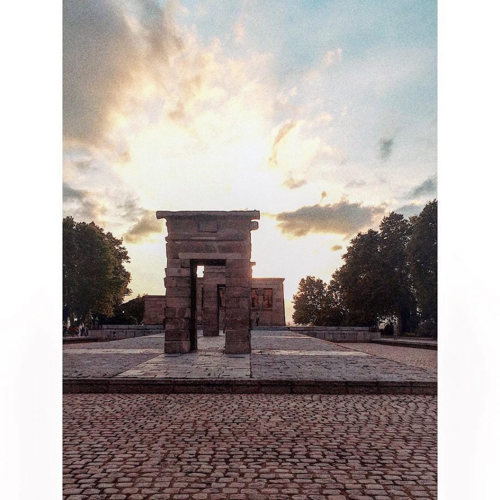 No te quedes en la primera página, atrévete a seguir leyendo #Madrid #Spain #discover&hellip;