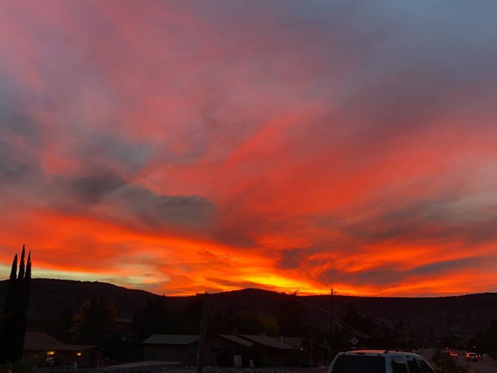 Sometimes there is simply #nofilterneeded – Well done, Mother Nature. #sedona #sedonasunset #arizona #sunset&hellip;