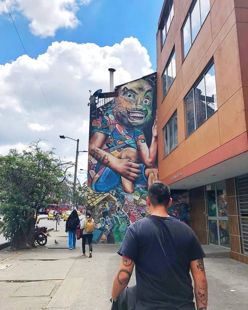 ↓English bellow ↓ Bogotá, Colombia . . ES》PRIMERAS 24H EN BOGOTÁ: Ciudad caótica, llena&hellip;