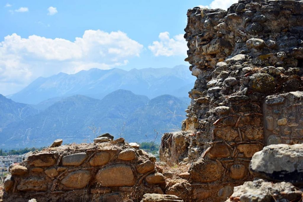 Con todo ello era fácil entender que si un día la sociedad espartana vendría&hellip;