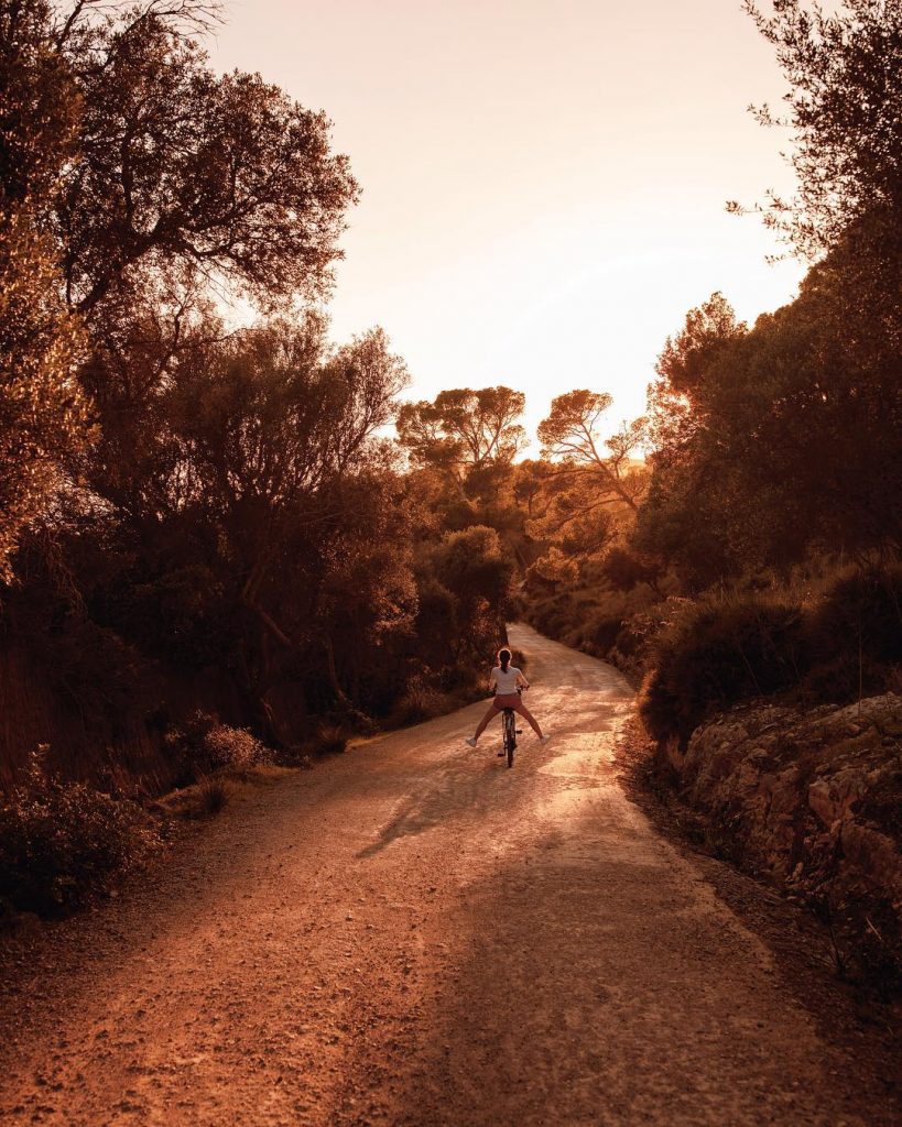 Enjoying sunset on the road #sunset #bikelife #mallorcaisland #mallorca #mallorcacycling #travelholic #traveltheworld