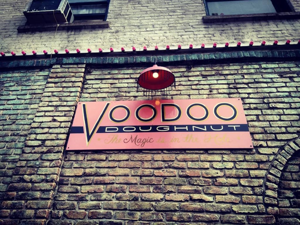 Yuuum ️ . #voodoodonuts @voodoodoughnut #themagicisinthehole #downtown #portland #oregon #westcoast #unitedstates #america #americantrip #solotravel…