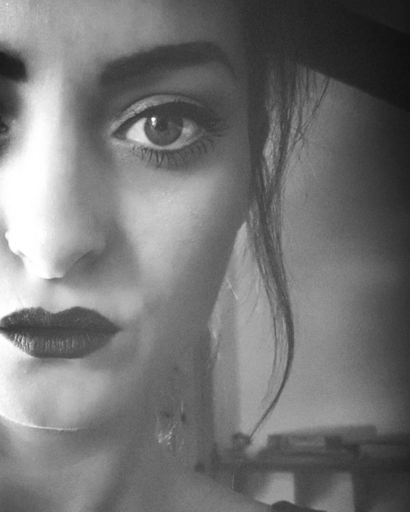 •Il  fascino per sua natura cela sempre un lato oscuro.• • • • #bnesimppl&hellip;