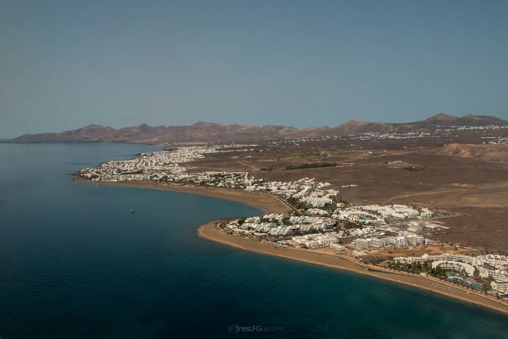 Onde di terra . . . #flying #loves_travel #plane #visitsky #lanzaroteisland #landscapenature #travelphotography #travelingram&hellip;