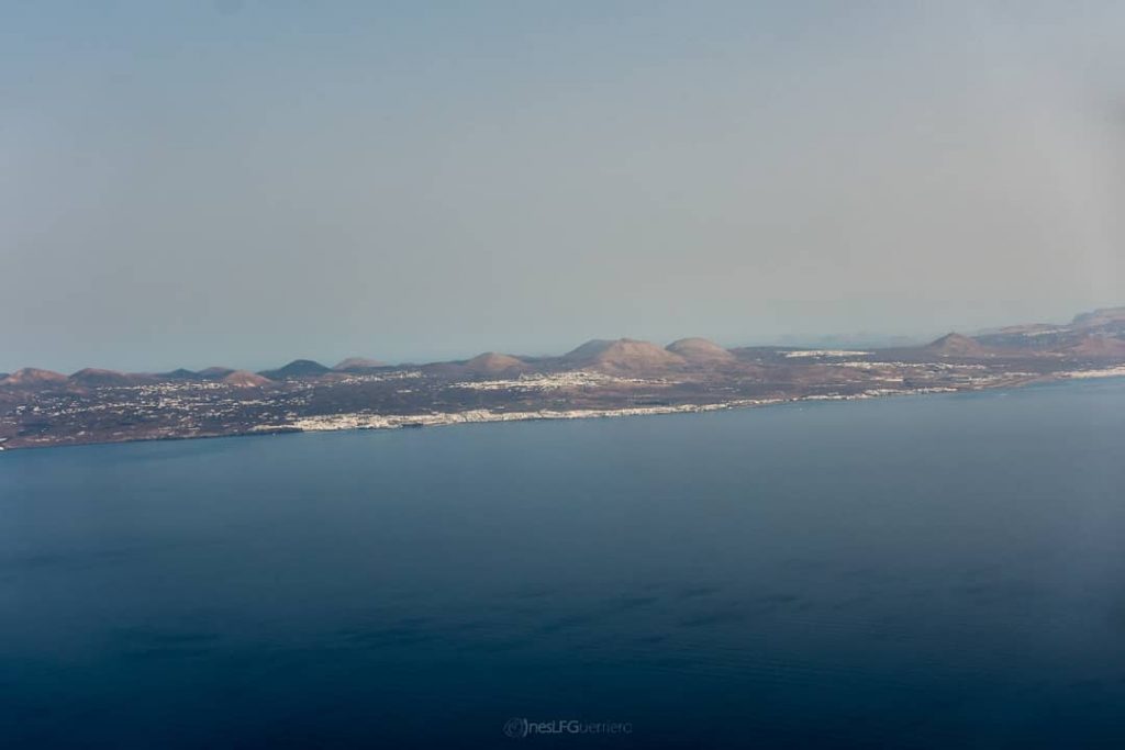 the island of one hundred volcanoes . . . #flying #loves_travel #plane #visitsky #lanzaroteisland&hellip;
