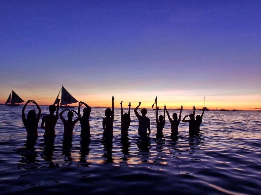 上班已經第四天還沒回神 #myboracay #bnesimppl