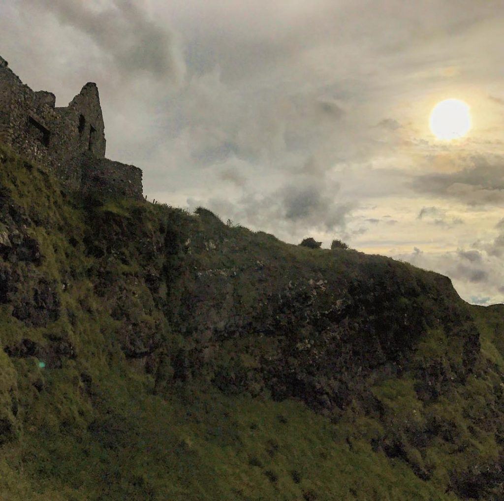 #irland #castle #sun #ocean #bnesimppl