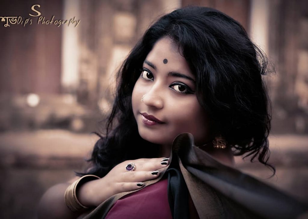 | | HER LOOK | | Nikon D5200, 50mm #outdoorportraits #portraitphotography #traditional #bong #bengaligirl…