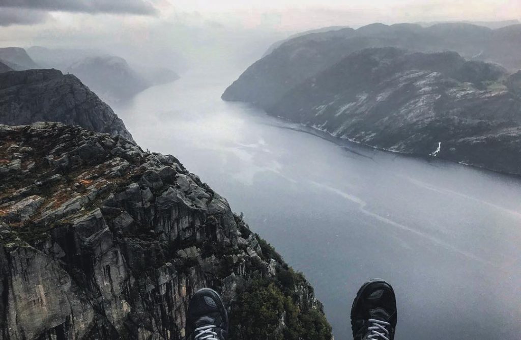#preikestolen #norway???????? #norwayfjords #shoes #hiking #chill #travel #autumn #travelholic #photography #vscocam #vsco #nofear #ikozosseg&hellip;
