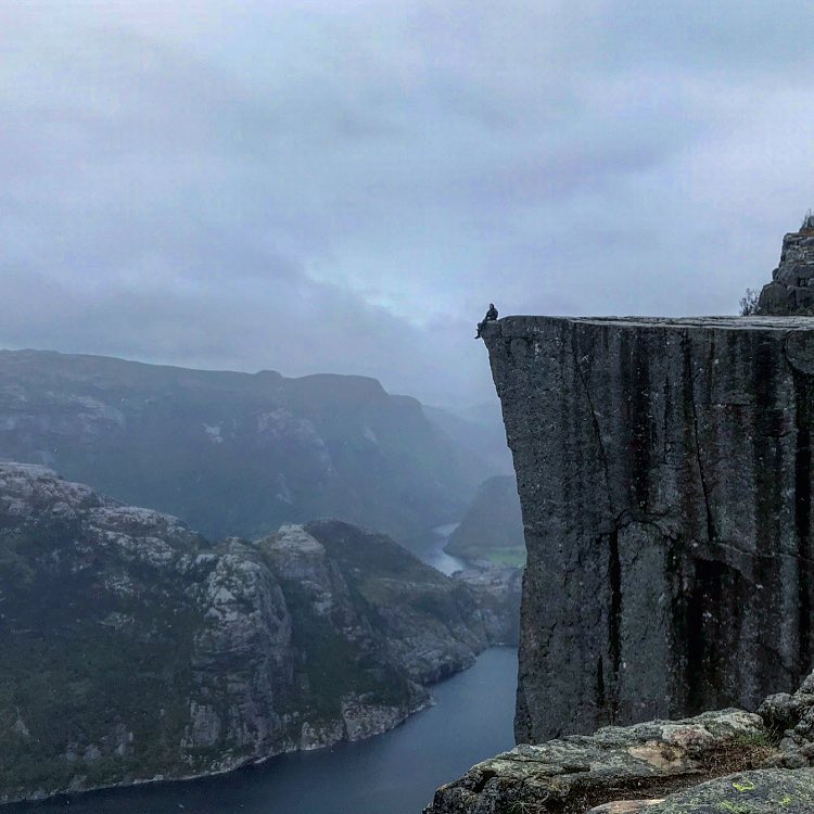 #preikestolen #norway???????? #pulpitrock #fjordnorway #hiking #chill #travel #autumn #travelholic #alone #photography #bucketlist #vsco #vscocam&hellip;