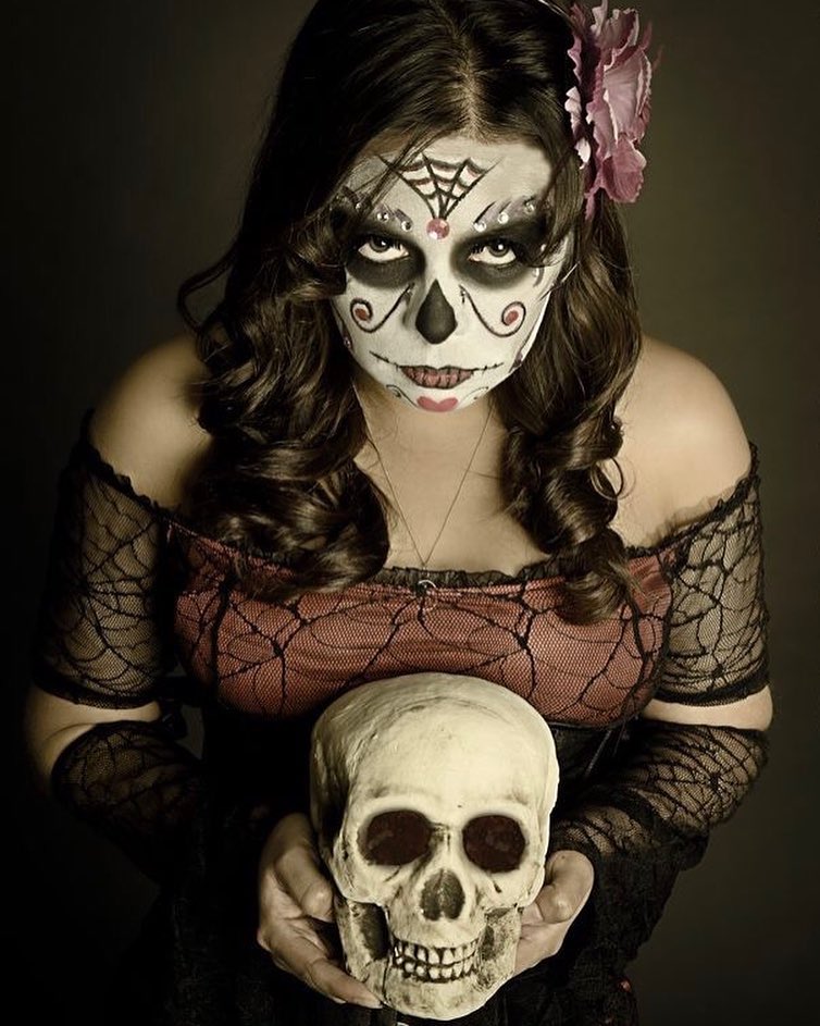La vida de los muertos está en la memoria de los Feliz día de…