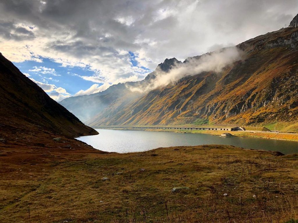 Autumn in Switzerland ???????? I love this time of year when you can wear&hellip;